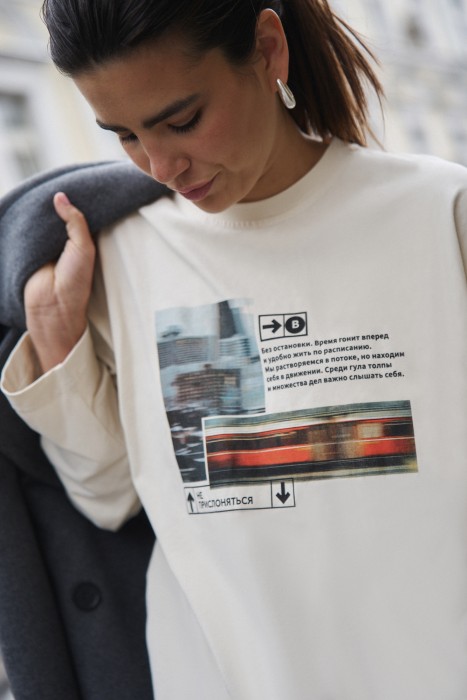 лонгслив оверсайз с велюровым эффектом "молоко" женский из россии вид сбоку