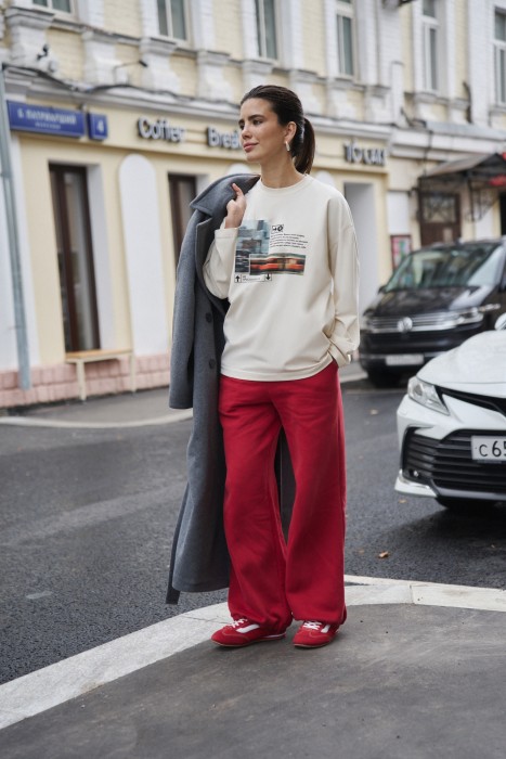 Товар молочного цвета с внутренней стороны