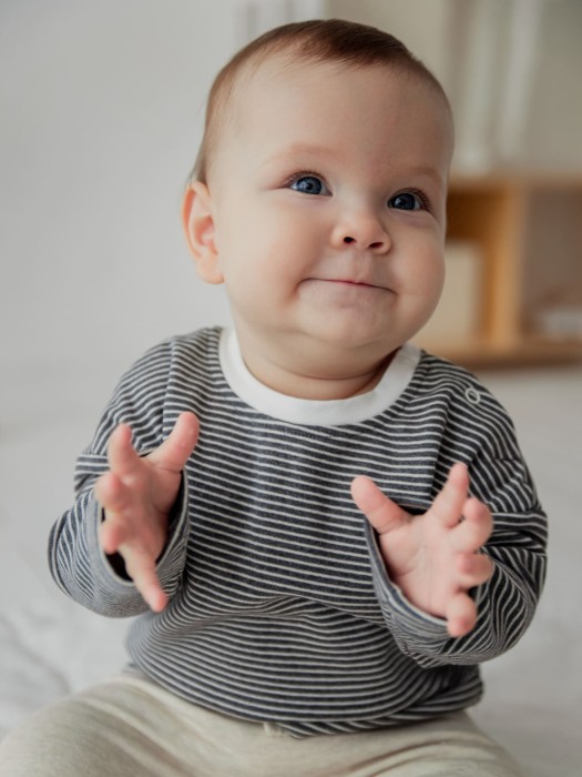 лонгслив "полоска графит" с начесом 0+ от бренда bungly вид слева