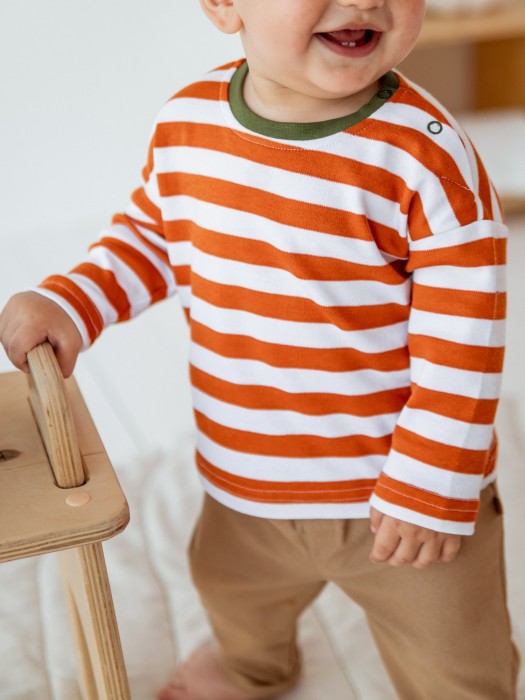 лонгслив "полоска терракот" 0+ от бренда bungly вид слева