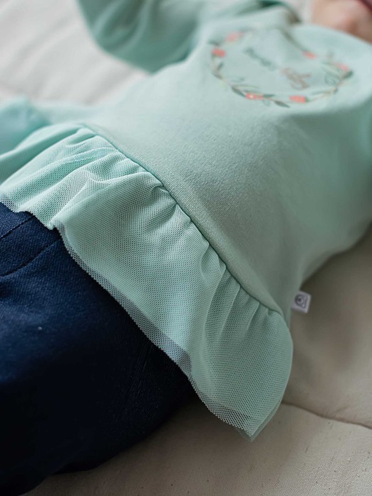 лонгслив с баской и принтом "мелисса" 0+ из проверенных материалов спереди