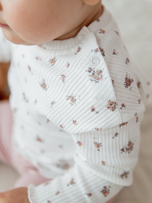 лонгслив в рубчик "розы" 0+ от бренда bungly вид слева