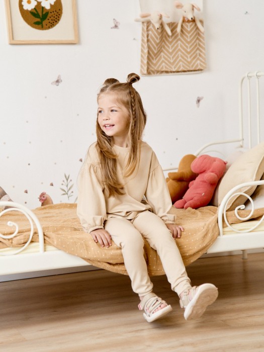 Товар крем-брюле цвета с внутренней стороны