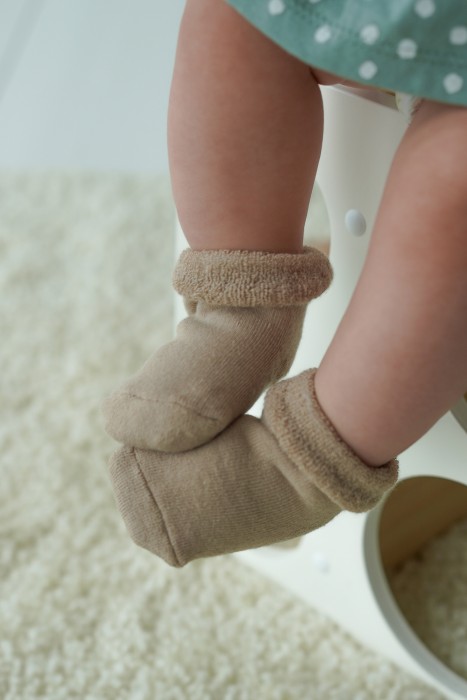 носки махровые "беж" 0+ от бренда bungly вид слева