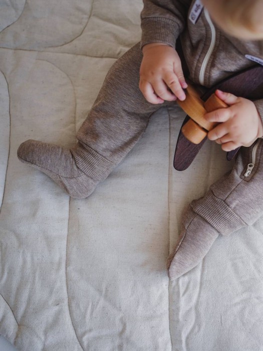 носочки из футера "халва" 0+ от бренда bungly вид слева