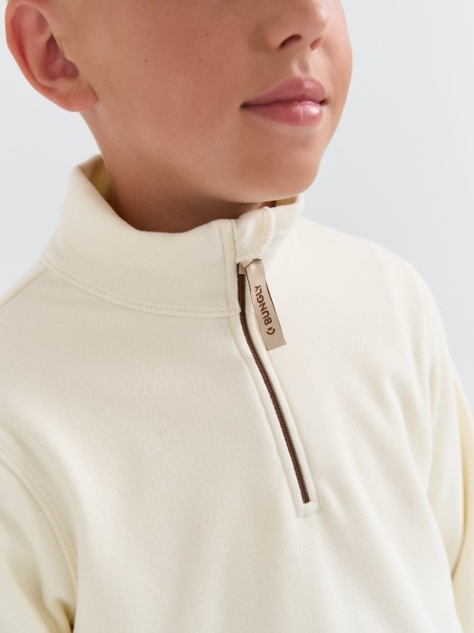 Товар молочного цвета с внутренней стороны