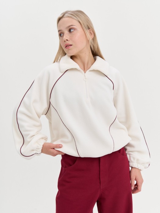 олимпийка с контрастными окантовками и утяжкой "молоко" женская фотография