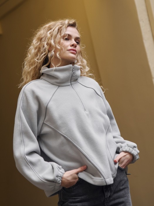 олимпийка с контрастными окантовками и утяжкой "серая" женская фотография