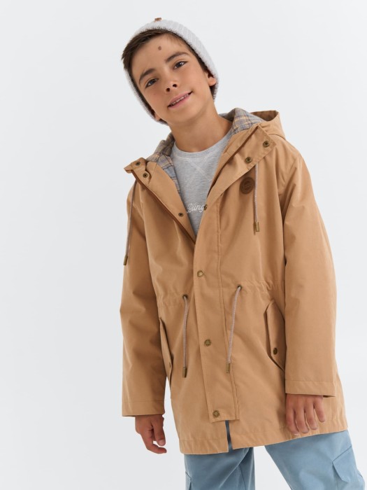 парка демисезонная "песок" 7+ от бренда bungly вид слева
