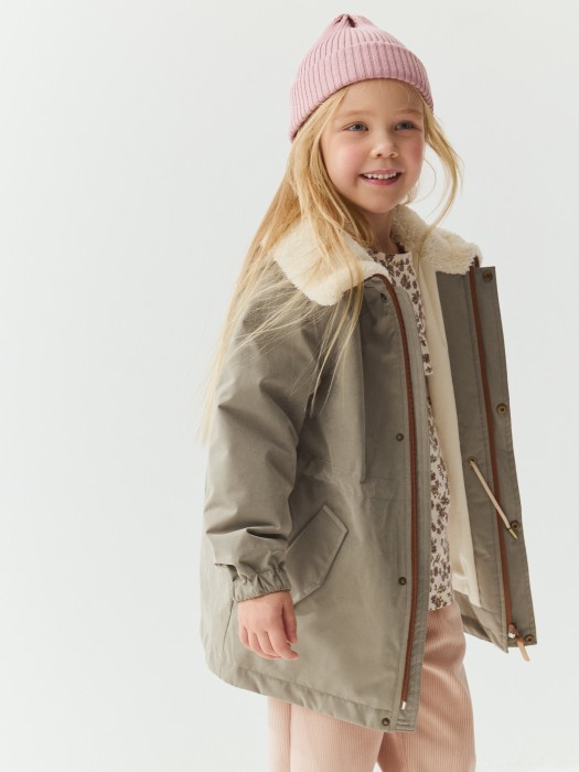 парка демисезонная с меховым воротником "ельник" от бренда bungly вид слева