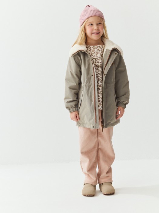 парка демисезонная с меховым воротником "ельник" универсального стиля с лицевой стороны