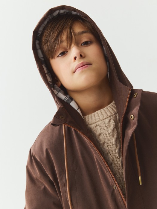 Товар шоколадного цвета с внутренней стороны