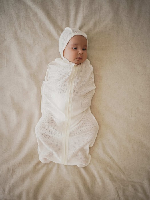 пеленка-кокон "молоко" из ажурного хлопка 0+ из россии вид сбоку