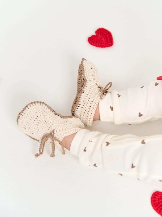 пинетки вязаные "молоко" 0+ от бренда bungly вид слева