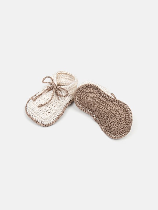 пинетки вязаные "молоко" 0+ из россии вид сбоку