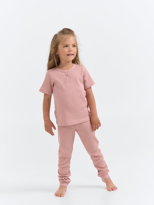 пижама из вафельной ткани "пудра" с коротким рукавом от бренда bungly вид слева