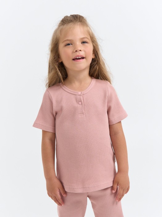 пижама из вафельной ткани "пудра" с коротким рукавом из россии вид сбоку