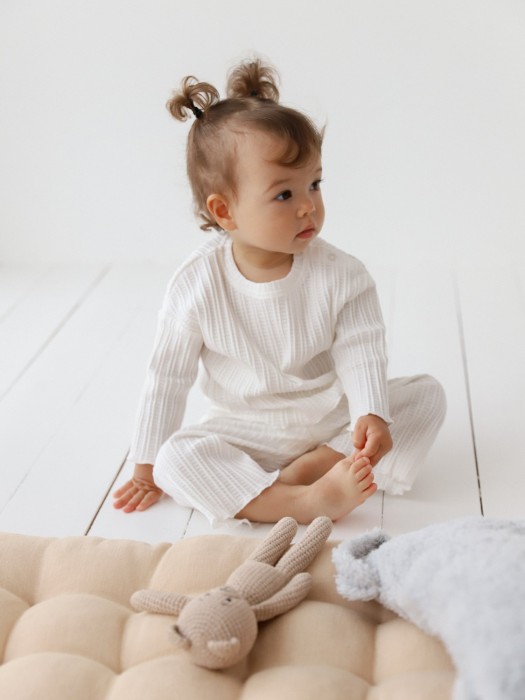 пижама "молоко" из ажурного хлопка 0+ из россии вид сбоку