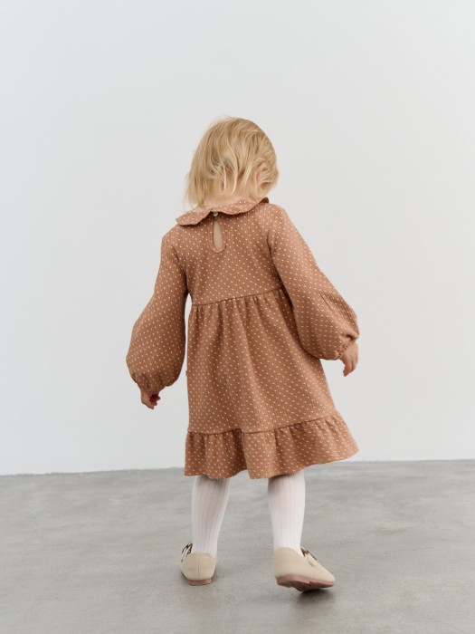 платье с оборкой "тирамису" 0+ по цене 2599 руб вид справа