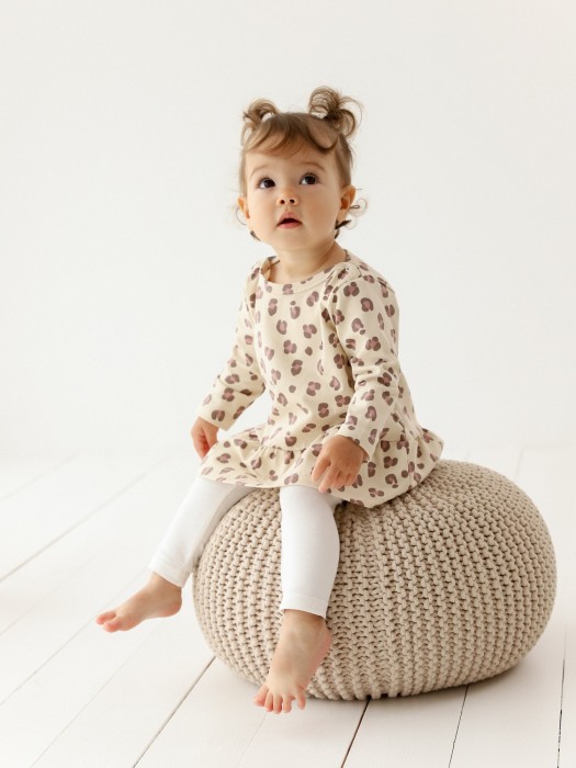 Товар бежевого цвета с внутренней стороны