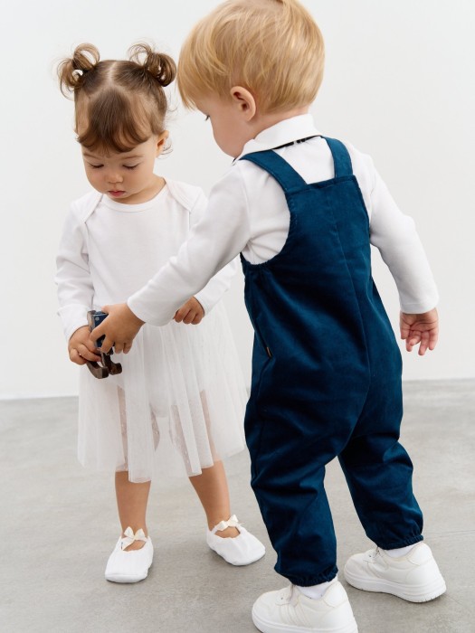 Товар индиго цвета с внутренней стороны