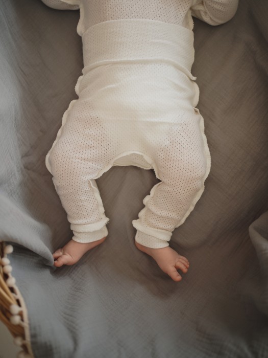 ползунки "молоко" из ажурного хлопка 0+ из россии вид сбоку