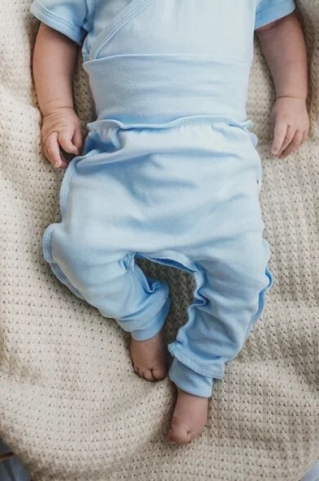 ползунки с наружными швами "светлый деним" 0+ по цене 400 руб вид справа