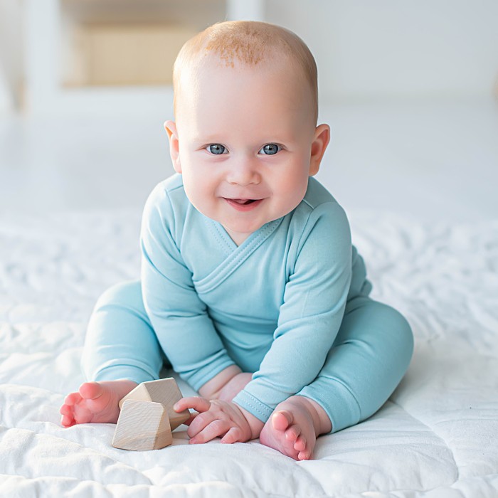 ползунки с открытой ножкой "аква" 0+ из проверенных материалов спереди