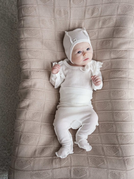 Товар молочного цвета с внутренней стороны