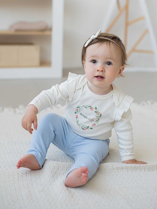 повязка с бантиком "молоко" 0+ от бренда bungly вид слева