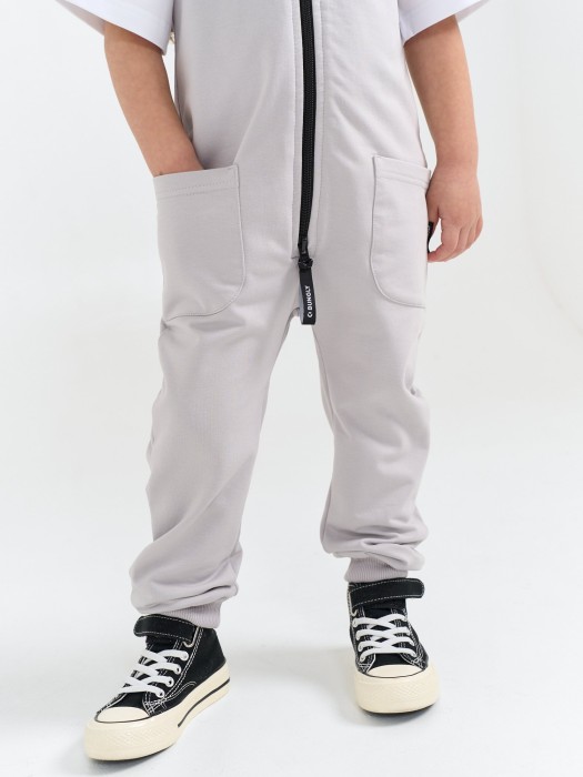 ромпер с длинными штанинами "пепел" из проверенных материалов спереди