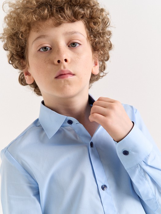 рубашка slim для мальчика "голубая" 7+ из россии вид сбоку