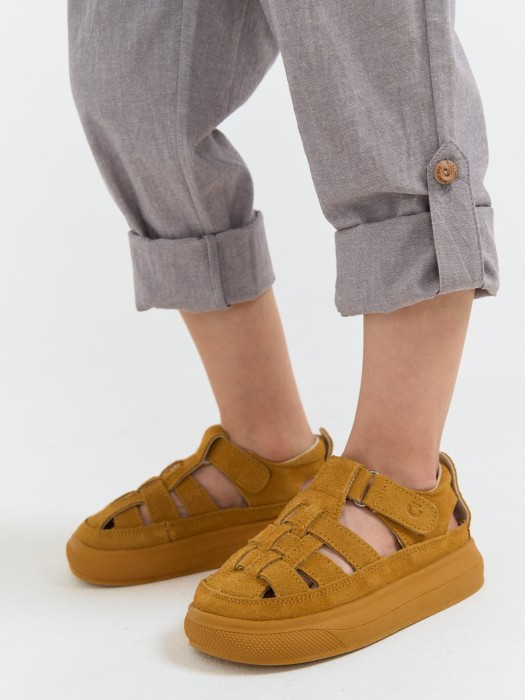 сандалии "горчица" на застежке по цене 4599 руб вид справа