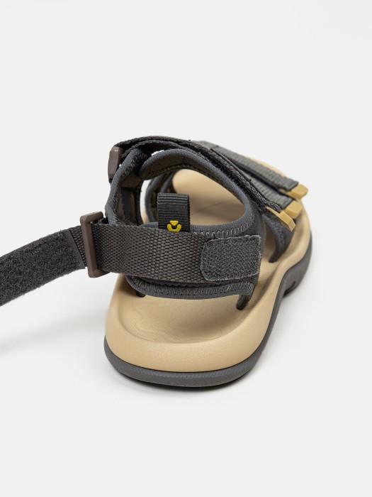 Товар графитового цвета с внутренней стороны