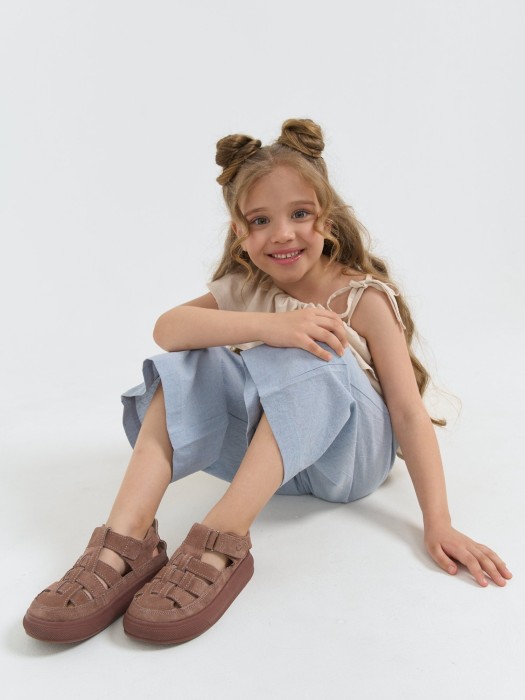 сандалии "пудра" на застежке по цене 4599 руб вид справа