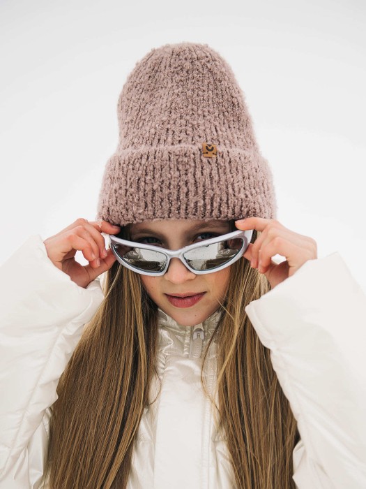 шапка букле "беж" от бренда bungly вид слева