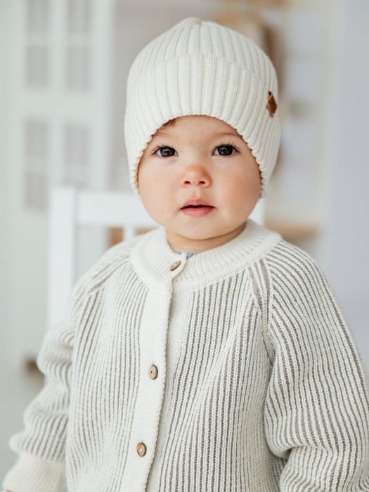 шапка хлопковая однослойная "молоко" 0+ от бренда bungly вид слева