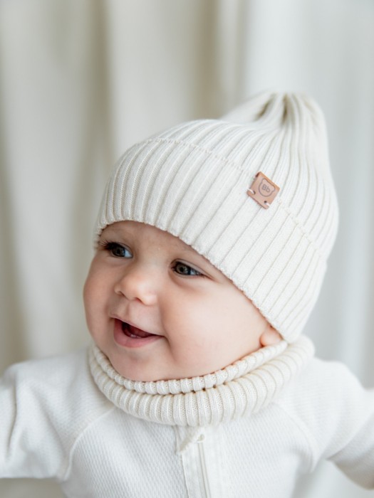 шапка хлопковая однослойная "молоко" 0+ по цене 1199 руб вид справа