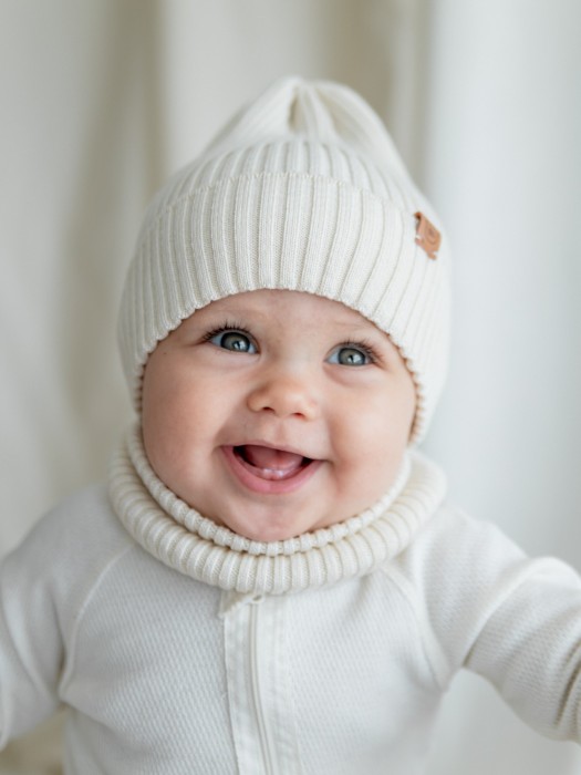 шапка хлопковая однослойная "молоко" 0+ из россии вид сбоку