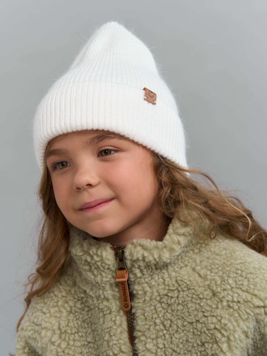 шапка из ангоры однослойная "молоко" от бренда bungly вид слева