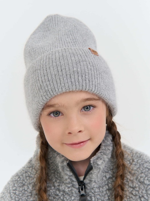 шапка из ангоры однослойная "пепел" от бренда bungly вид слева