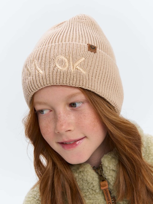 шапка из смесового хлопка с вышивкой "тофу" 7+ от бренда bungly вид слева