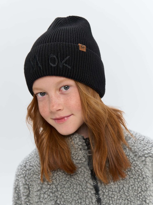 шапка из смесового хлопка с вышивкой "уголь" 7+ от бренда bungly вид слева