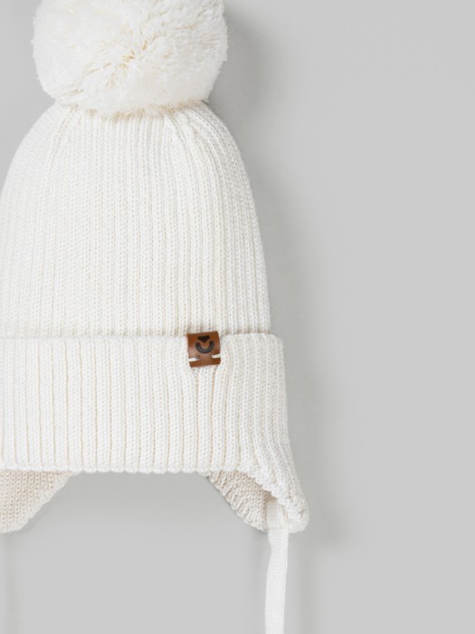 шапка из смесовой шерсти "молоко" на завязках по цене 1259 руб вид справа