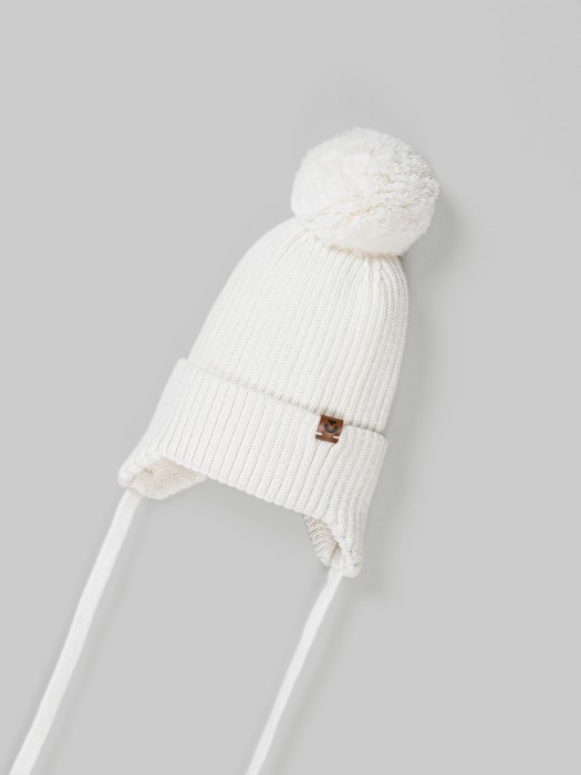 шапка из смесовой шерсти "молоко" на завязках из россии вид сбоку