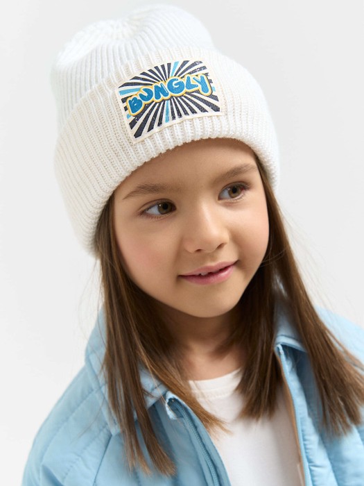 шапка из смесовой шерсти "молоко" с принтом из россии вид сбоку