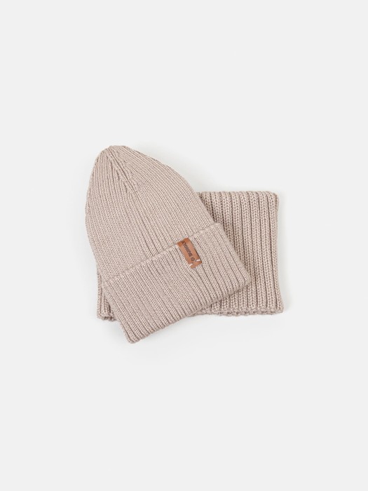 шапка свечка из смесовой шерсти однослойная "ваниль" по цене 1799 руб вид справа