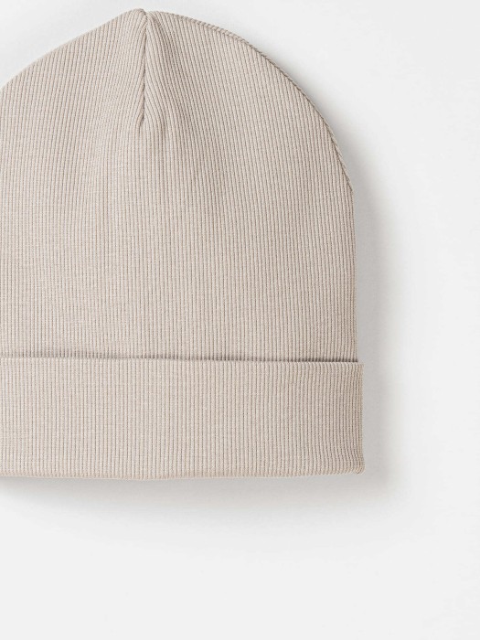 шапка трикотажная двухслойная "какао" по цене 779 руб вид справа