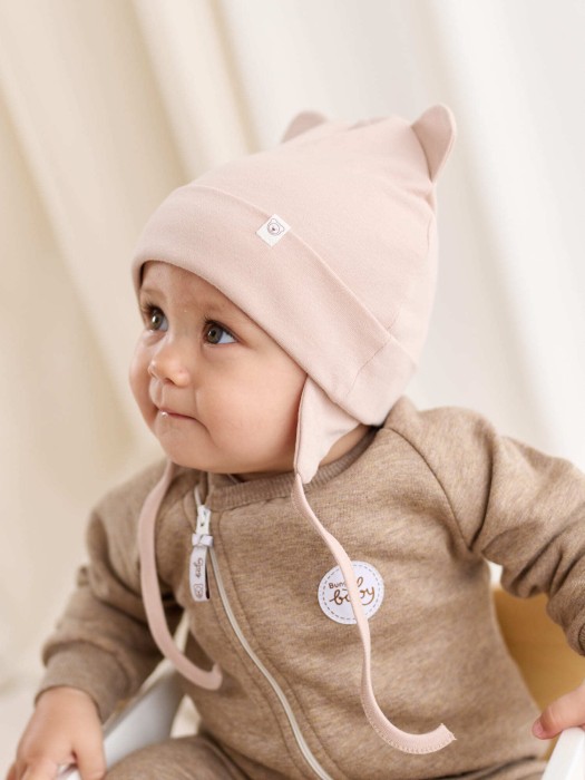 шапка трикотажная двухслойная "крем-брюле" 0+ от бренда bungly вид слева