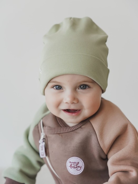 шапка трикотажная "шалфей" 0+ от бренда bungly вид слева